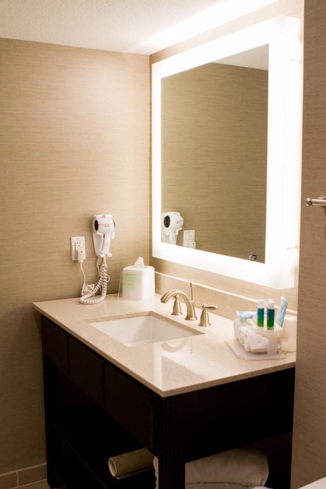 Holiday Inn Express & Suites San Antonio Medical-Six Flags by IHG photo 63