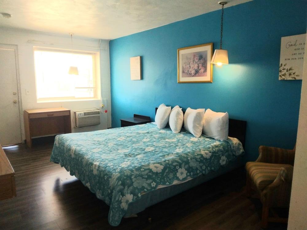 Capri Motel photo 30