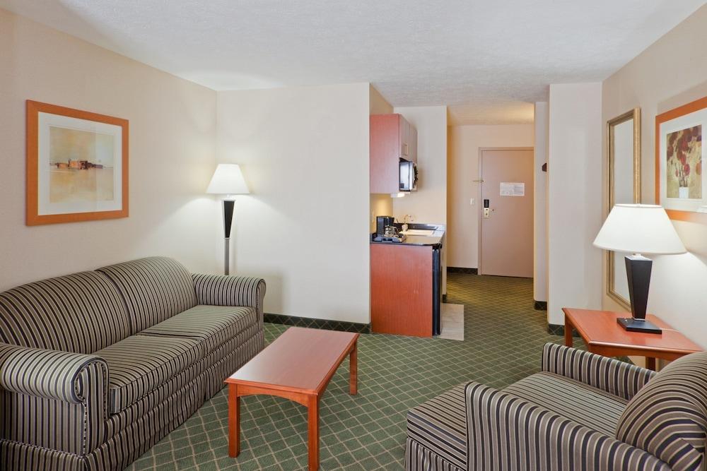 Holiday Inn Express & Suites Kent - University Area by IHG photo 15
