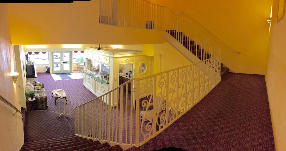 Econo Lodge Reading Airport photo 37