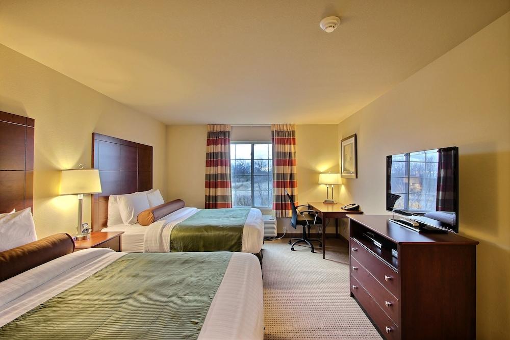 AmericInn by Wyndham Oshkosh photo 4