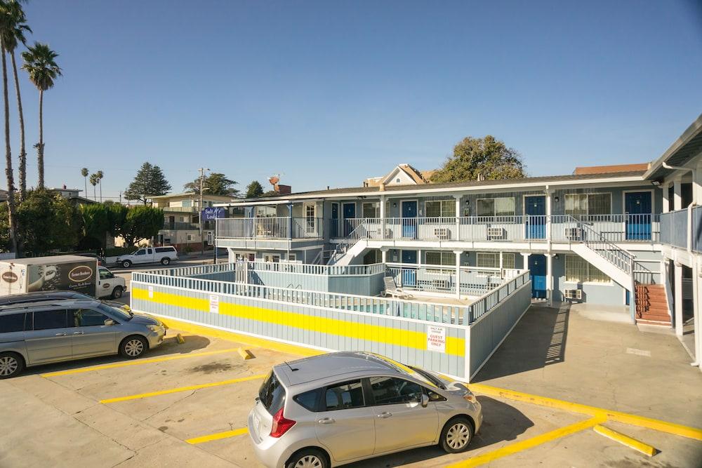 Salt Air Lodge photo 1