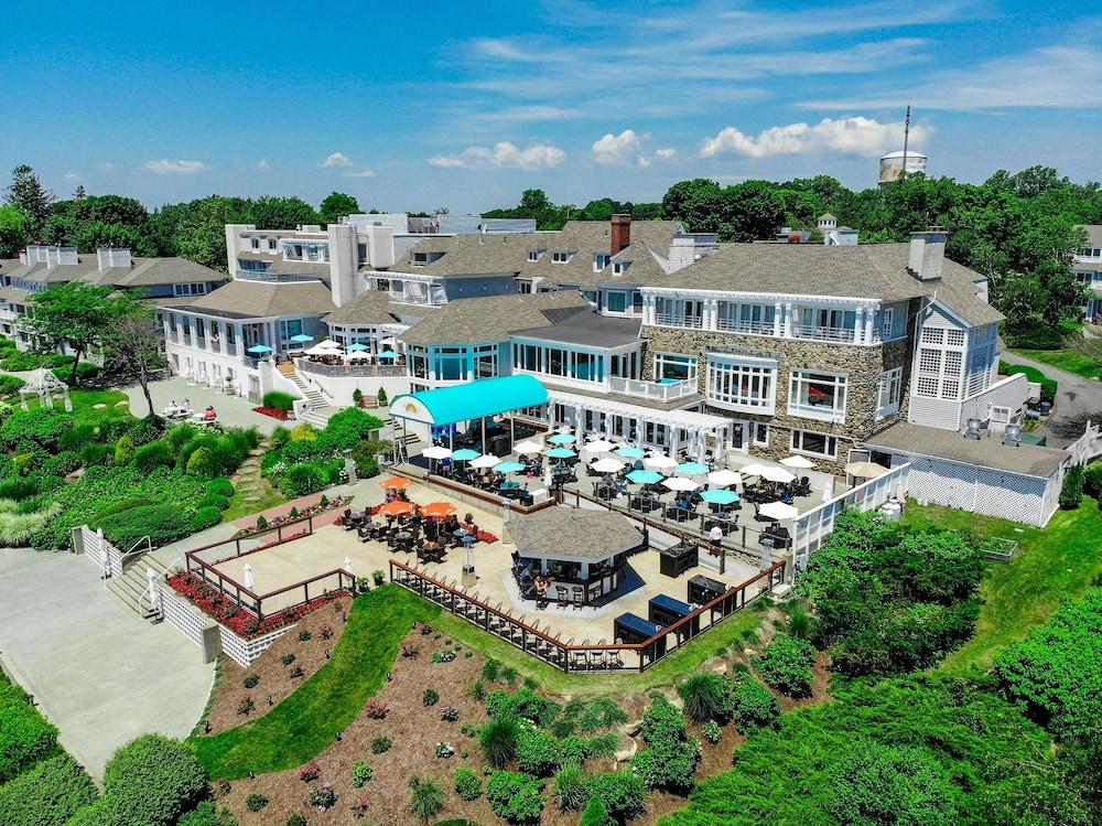 Water's Edge Resort & Spa photo 2