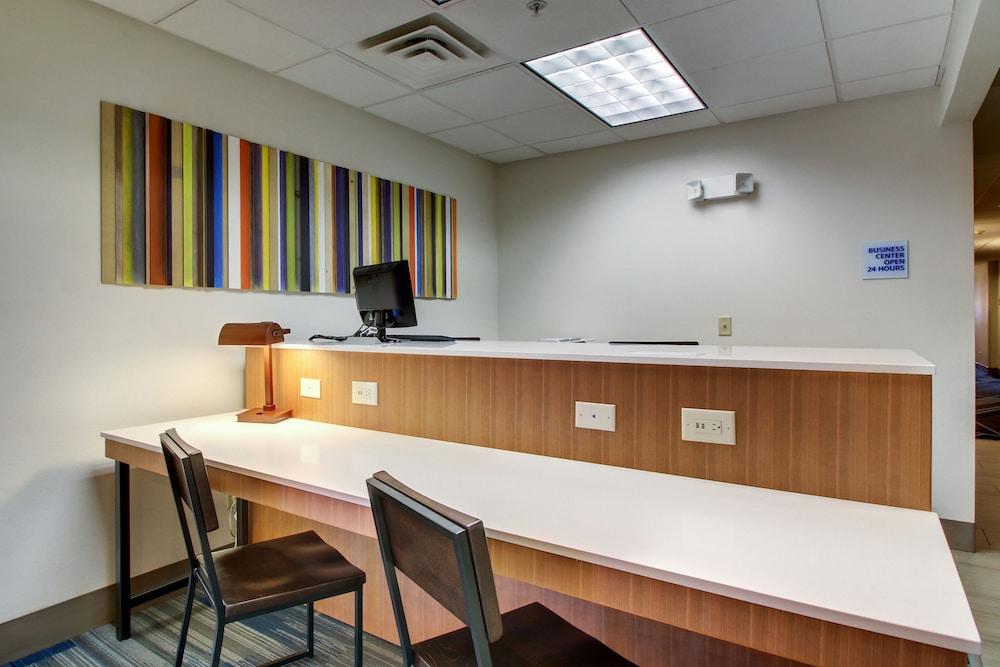 Holiday Inn Express Milwaukee North Brown Deer/Mequon by IHG photo 20
