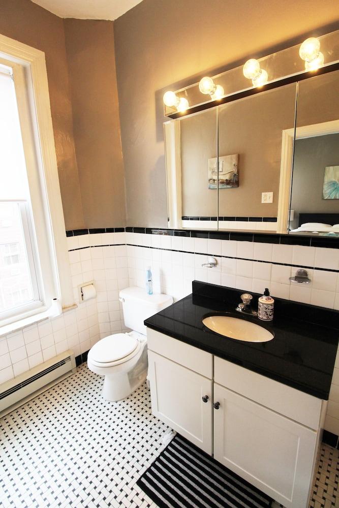 Midtown Suites photo 41