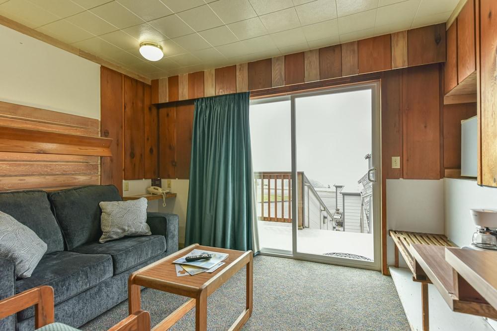 Sunset Oceanfront Lodging photo 63