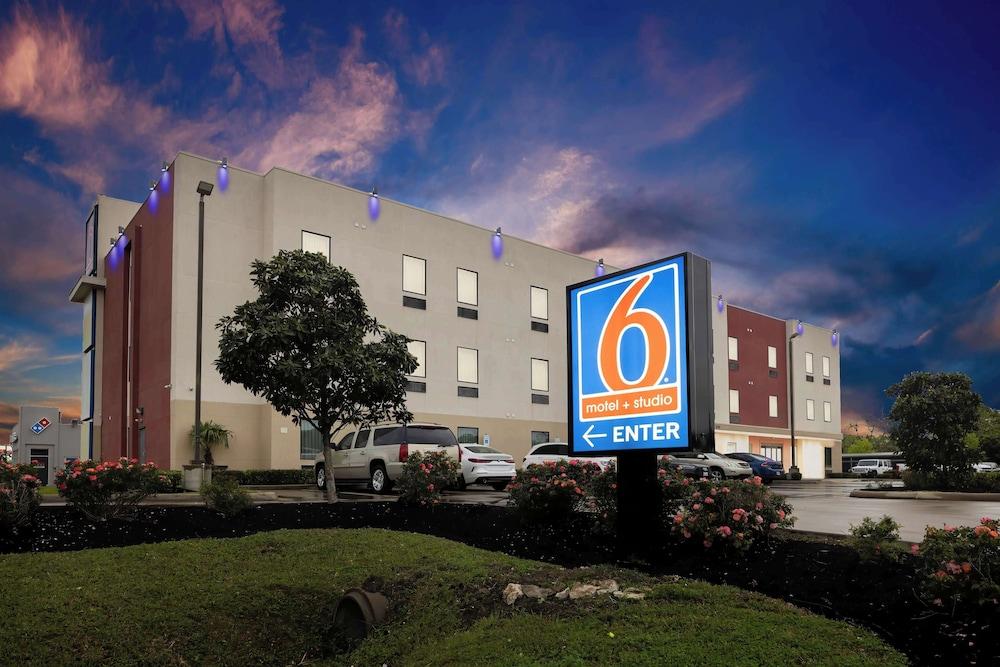 Studio 6 Suites Texas City, Tx – I-45 South photo 1