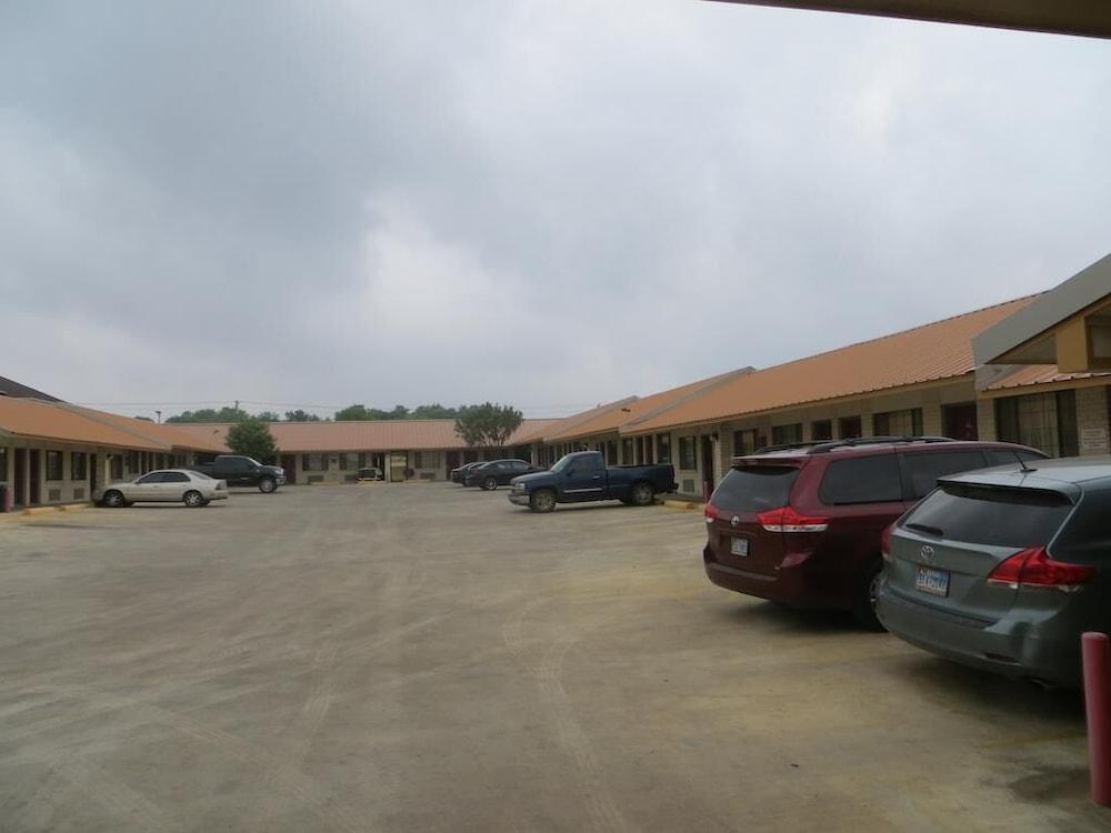 Pleasanton Executive Inn By OYO photo 17