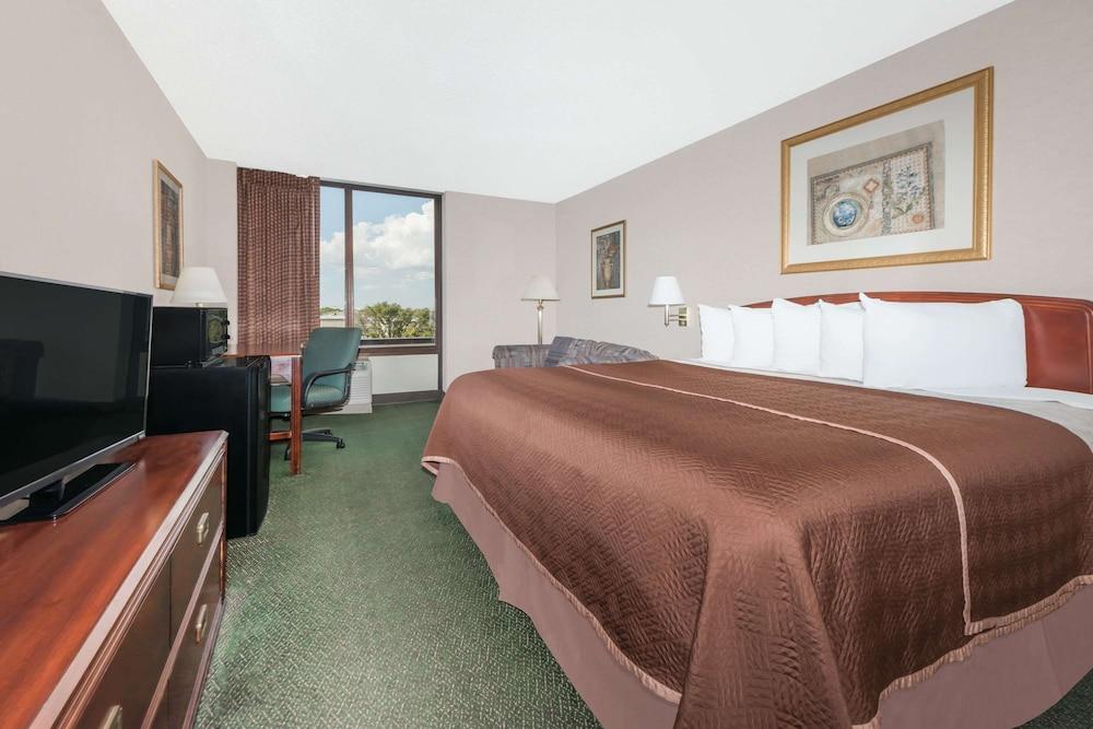 Days Inn by Wyndham Amarillo East photo 11