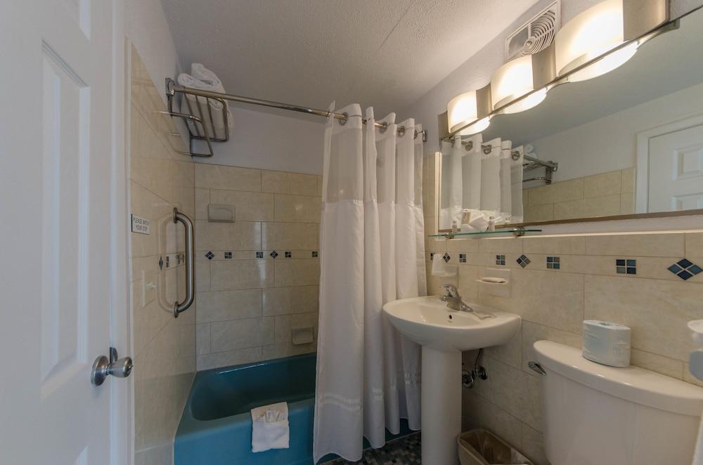 Attache Motel photo 38