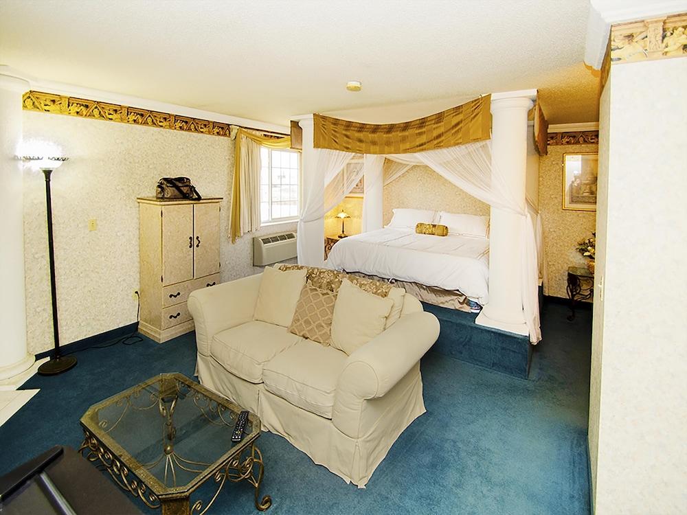 Urbana Inn & Suites photo 12