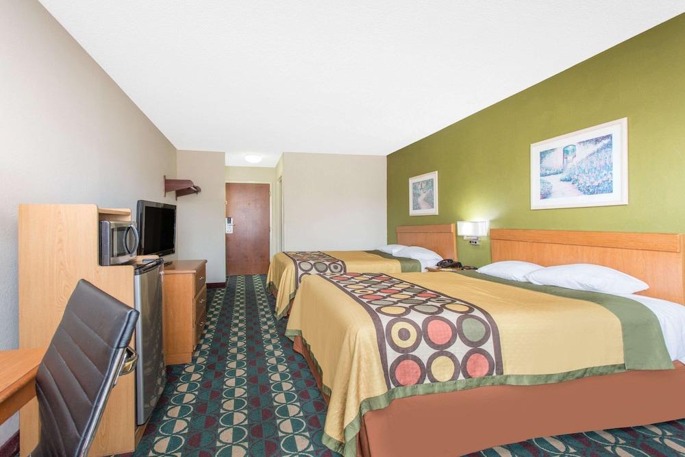 Super 8 by Wyndham Spartanburg/I-26 Exit 22 photo 8