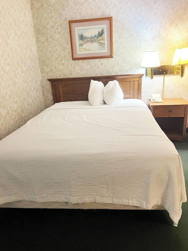 Blue Way Inn & Suites La Crosse photo 9