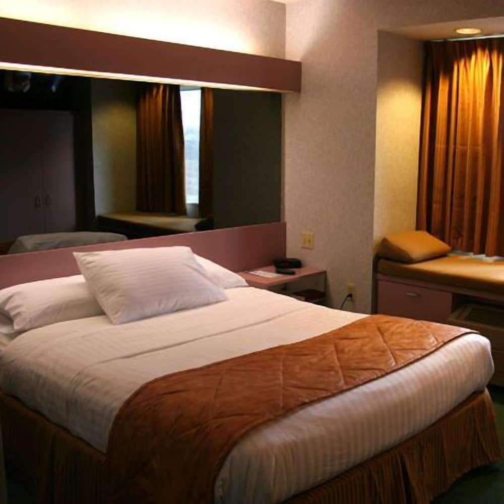CenterWay Hotel Tonawanda photo 2