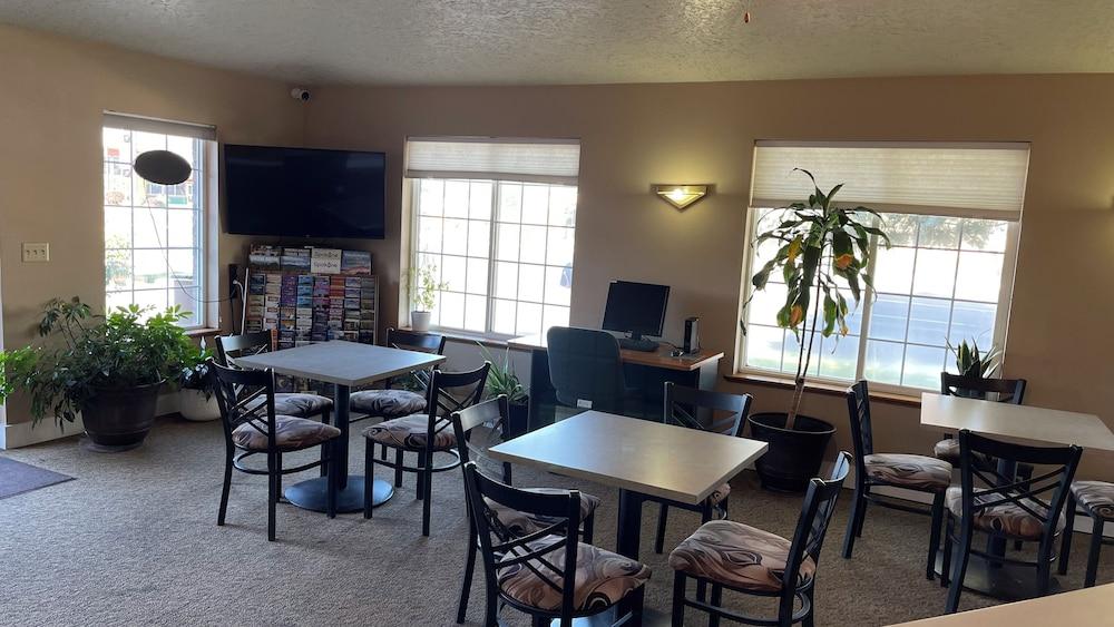 Morgan Inn And Suites photo 36