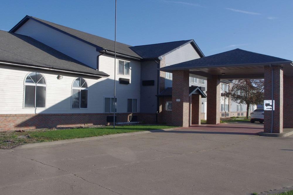 Econo Lodge El Paso, IL photo 1