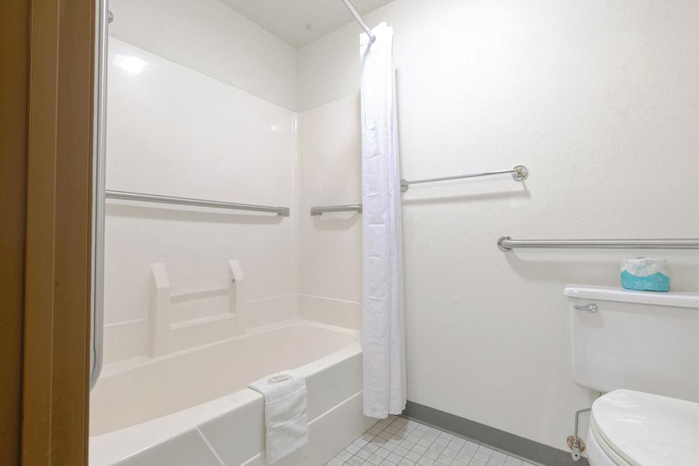 Super Sleep Inn photo 39