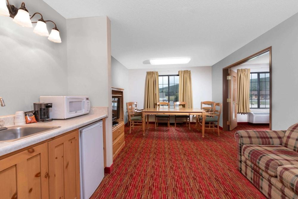 Summerset Hotel & Suites photo 14