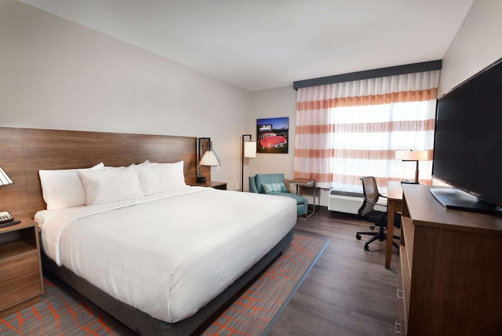La Quinta Inn & Ste by Wyndham Wisconsin Dells- Lake Delton photo 6