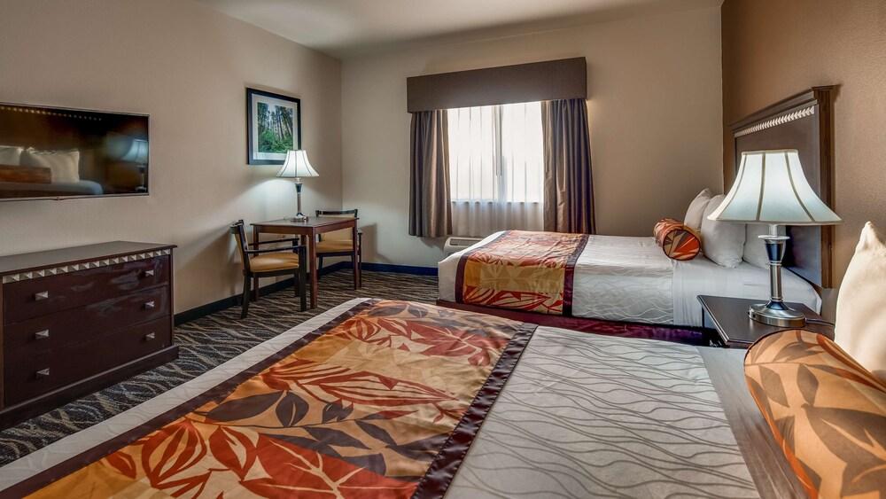 Best Western Plus Battle Ground Inn & Suites photo 2