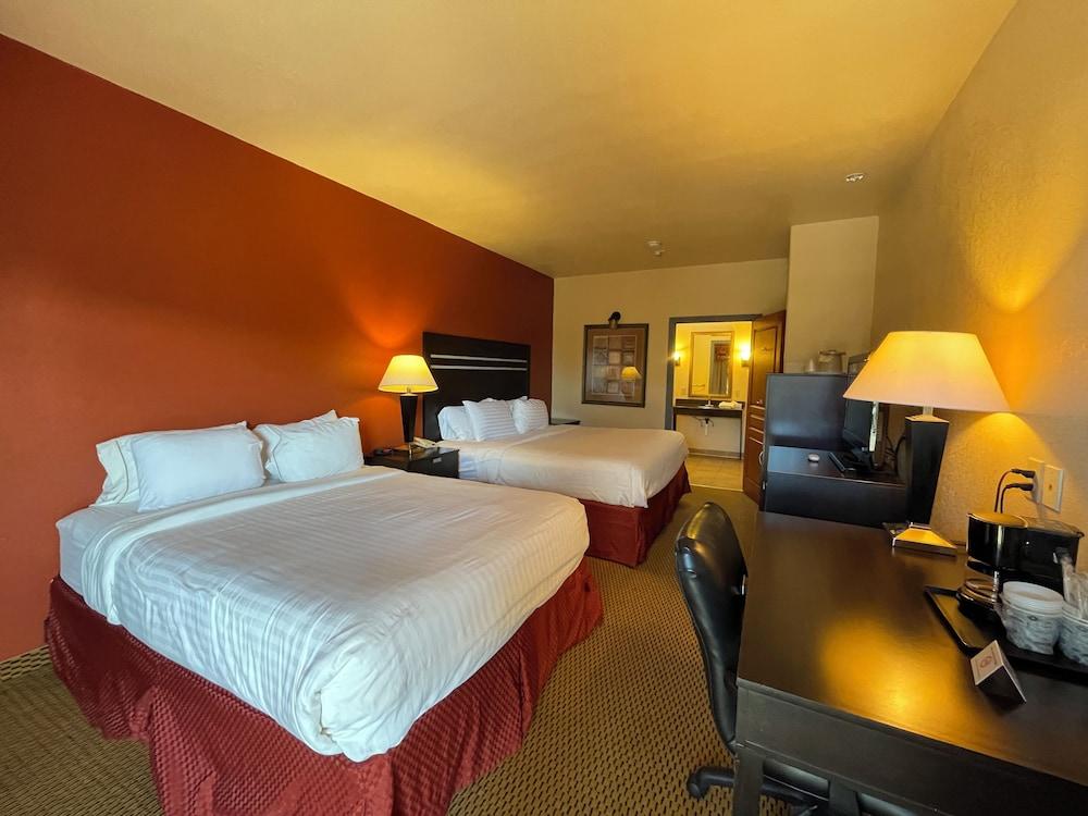 Sunbridge Inn and Suites photo 10