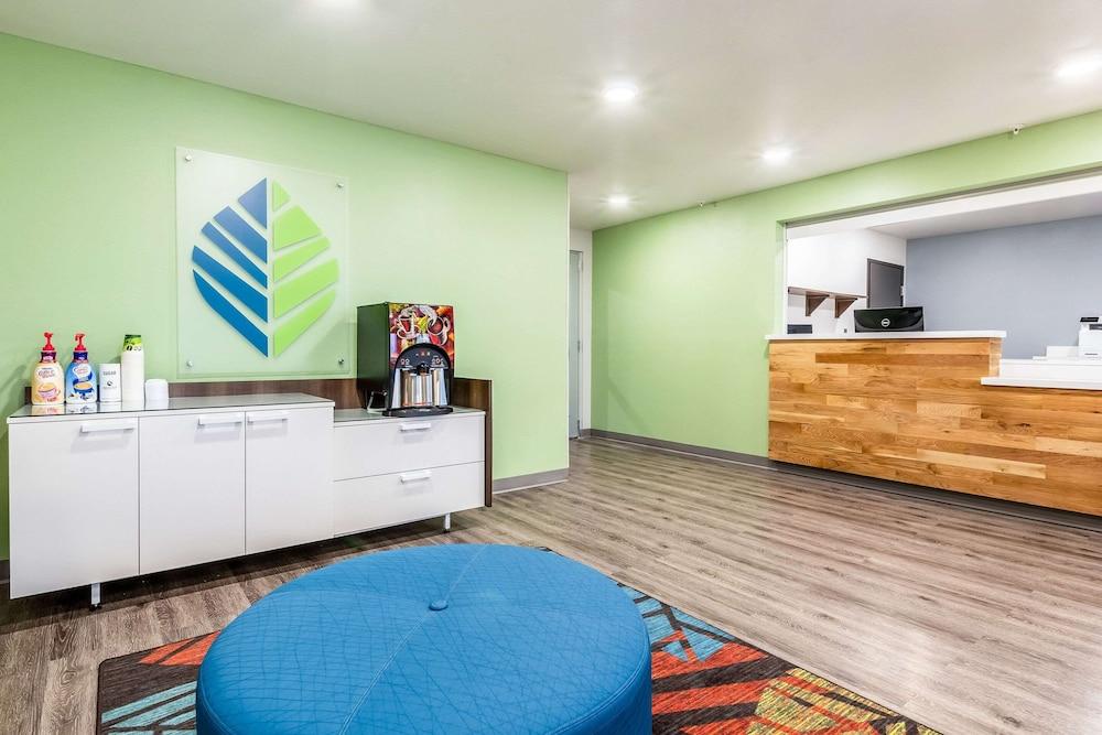 WoodSpring Suites Indianapolis Airport South photo 15