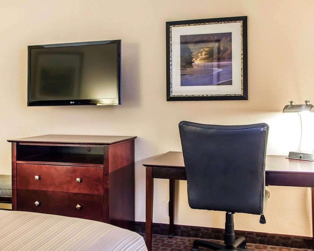 Quality Inn & Suites Peoria North photo 26
