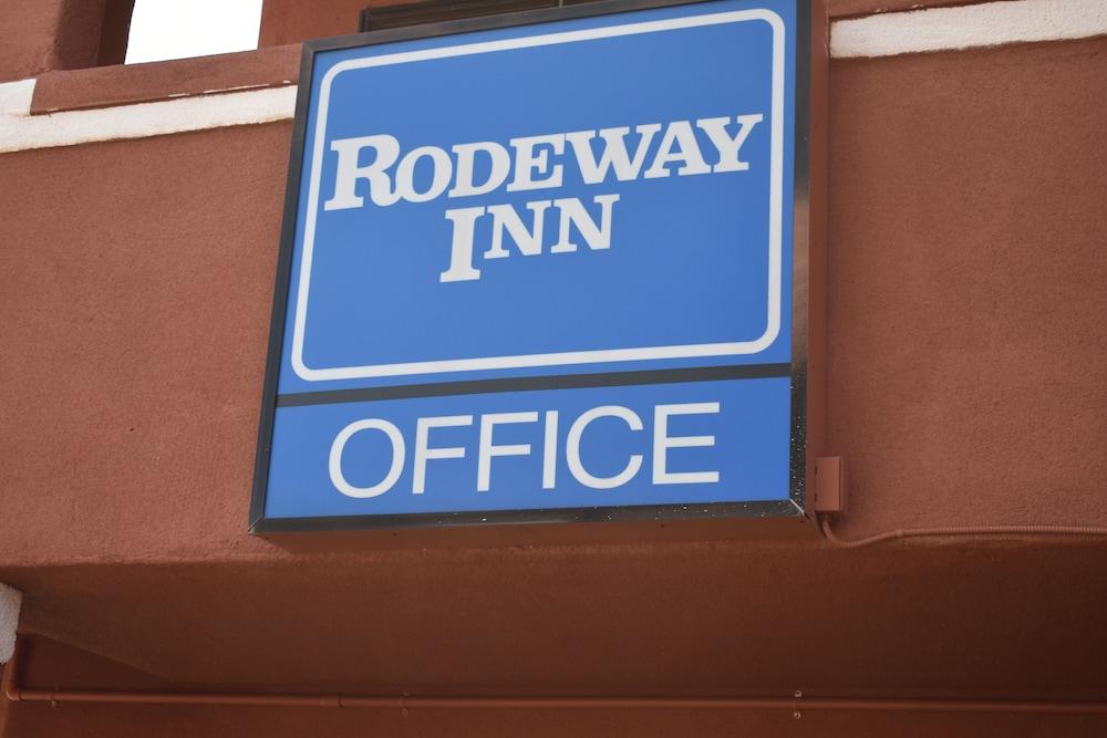 Rodeway Inn photo 28