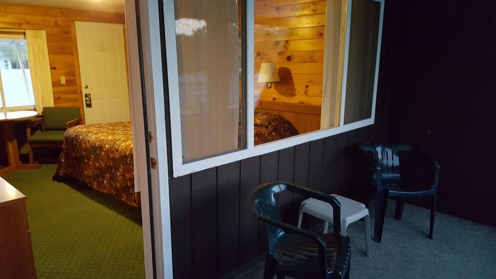 Clark's Beach Motel photo 45