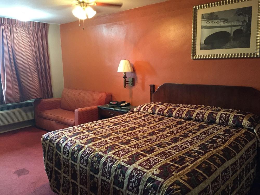 Deluxe Inn Airport photo 5
