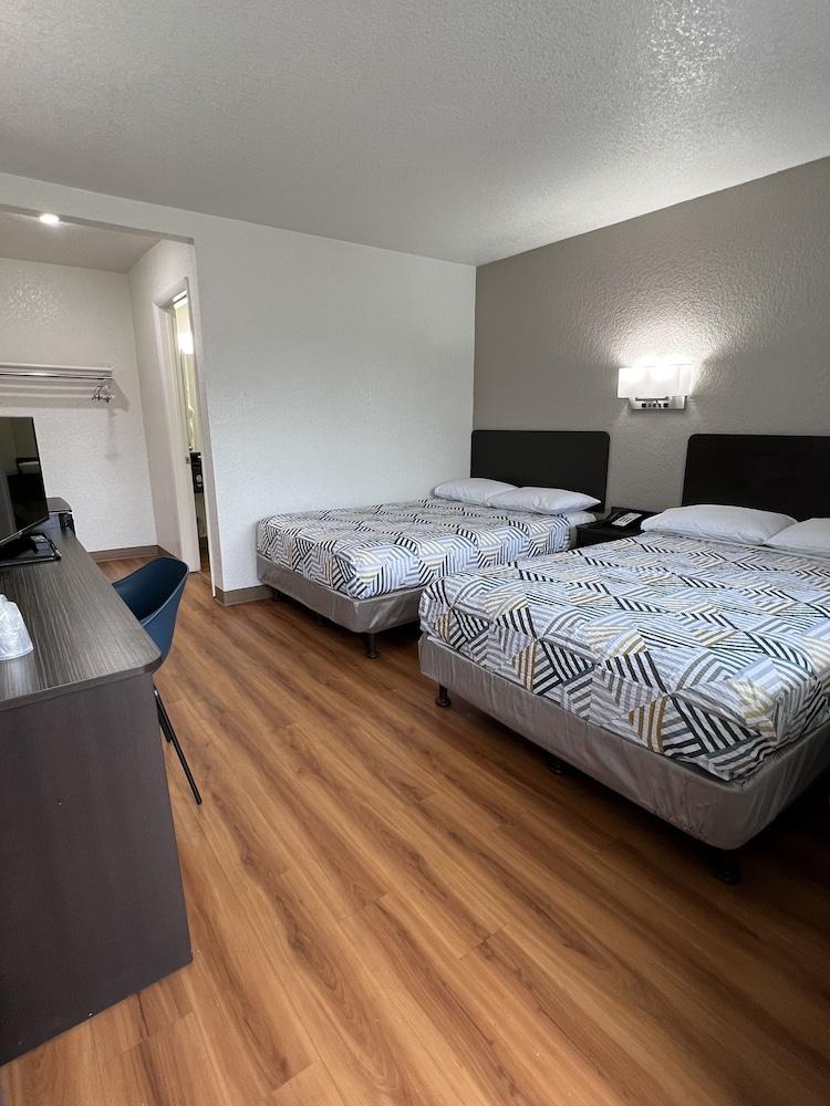Motel 6 Longview, TX photo 9