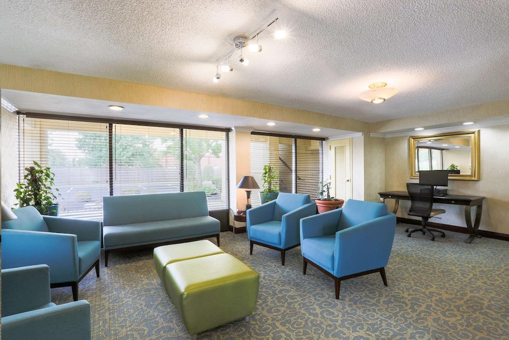 Days Inn by Wyndham Newark Wilmington photo 8