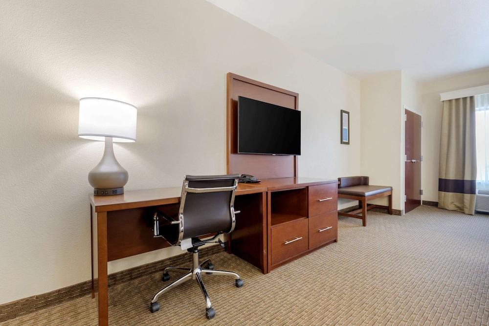 Comfort Suites Copperas Cove photo 43