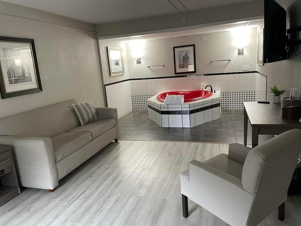 Whaler Inn and Suites photo 33