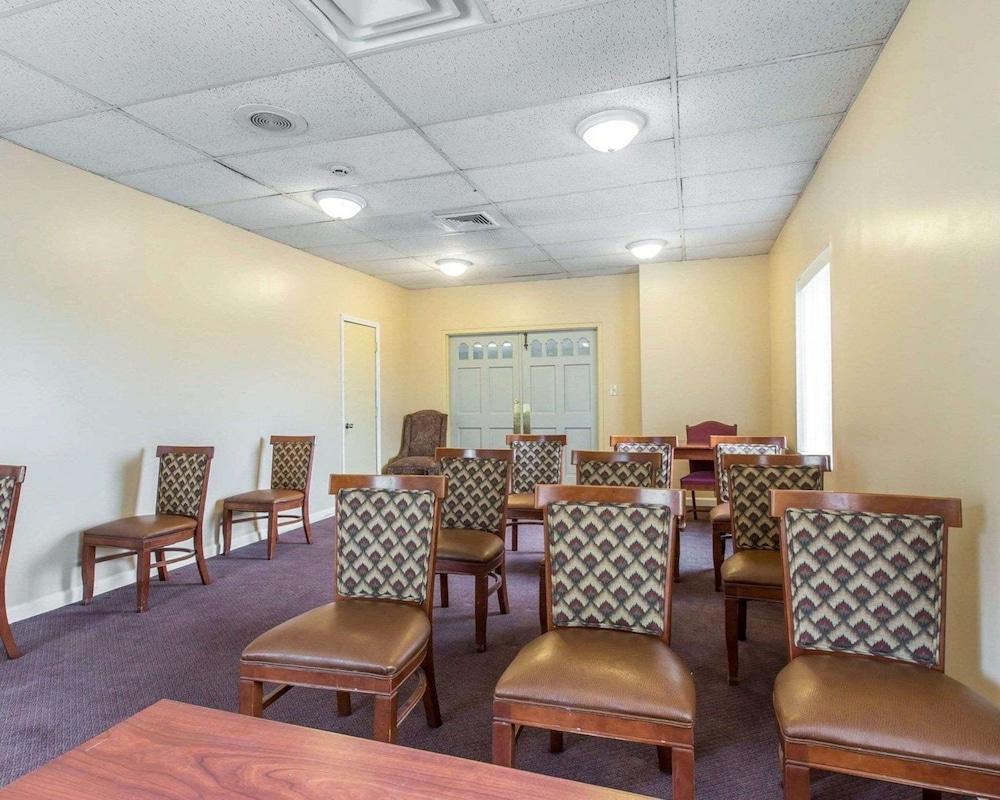 Econo Lodge Dalton West photo 26