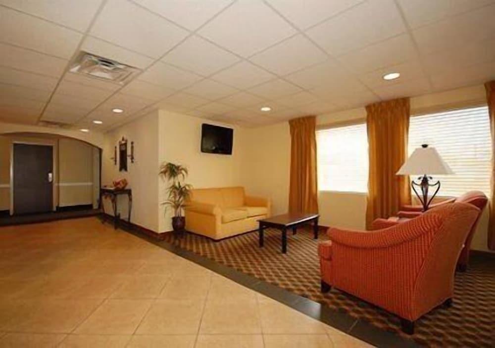 Country Hearth Inn & Suites photo 34