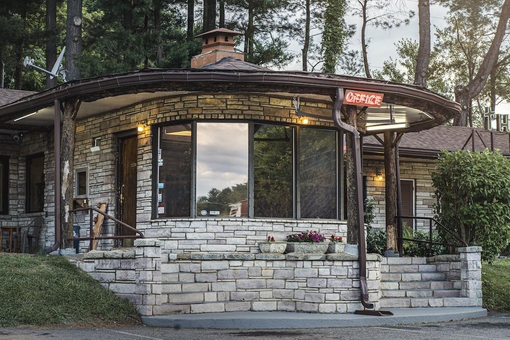 The Mountaineer Inn photo 14