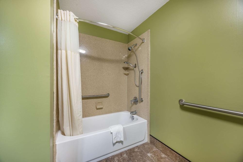 Quality Inn Paris photo 23