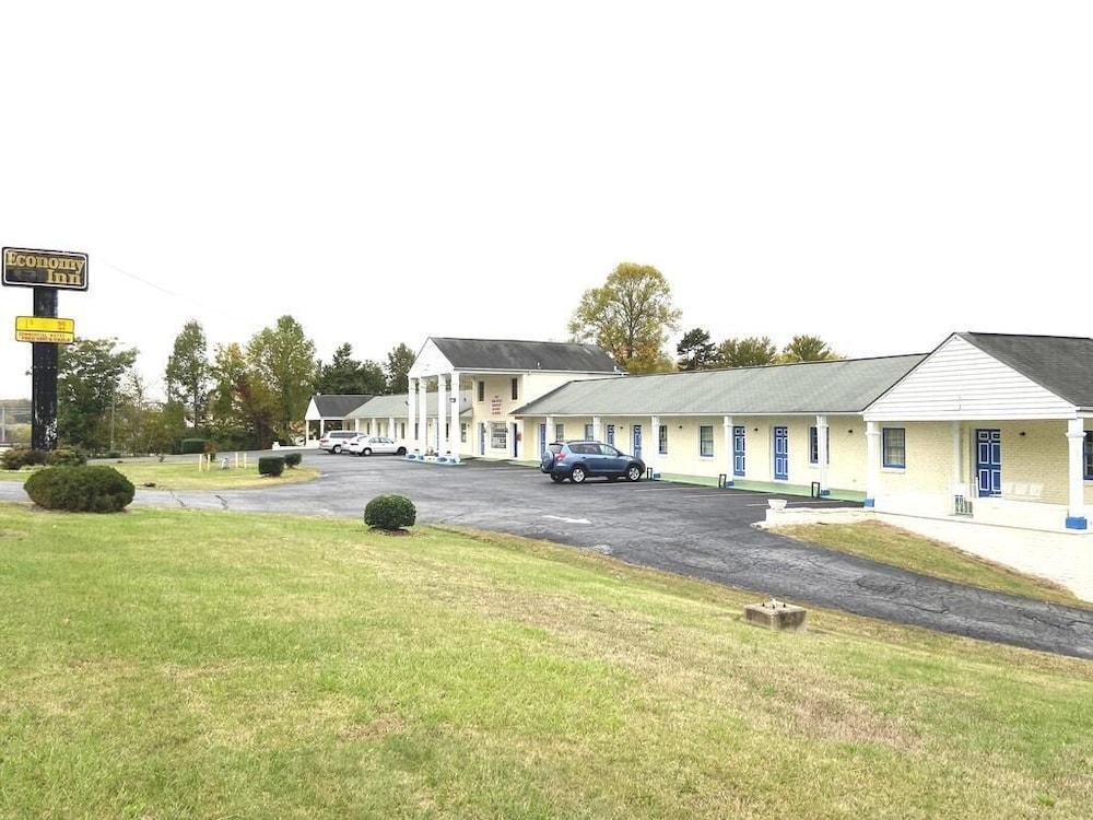 OYO Hotel Economy Inn US-29 Danville photo 14