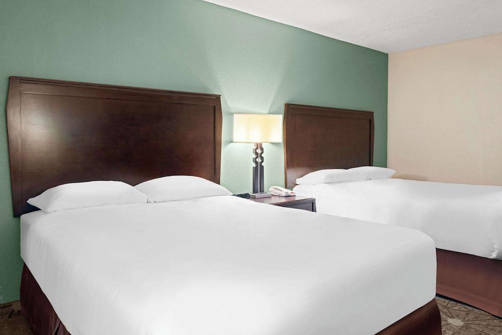 Travelodge by Wyndham Gaylord photo 37