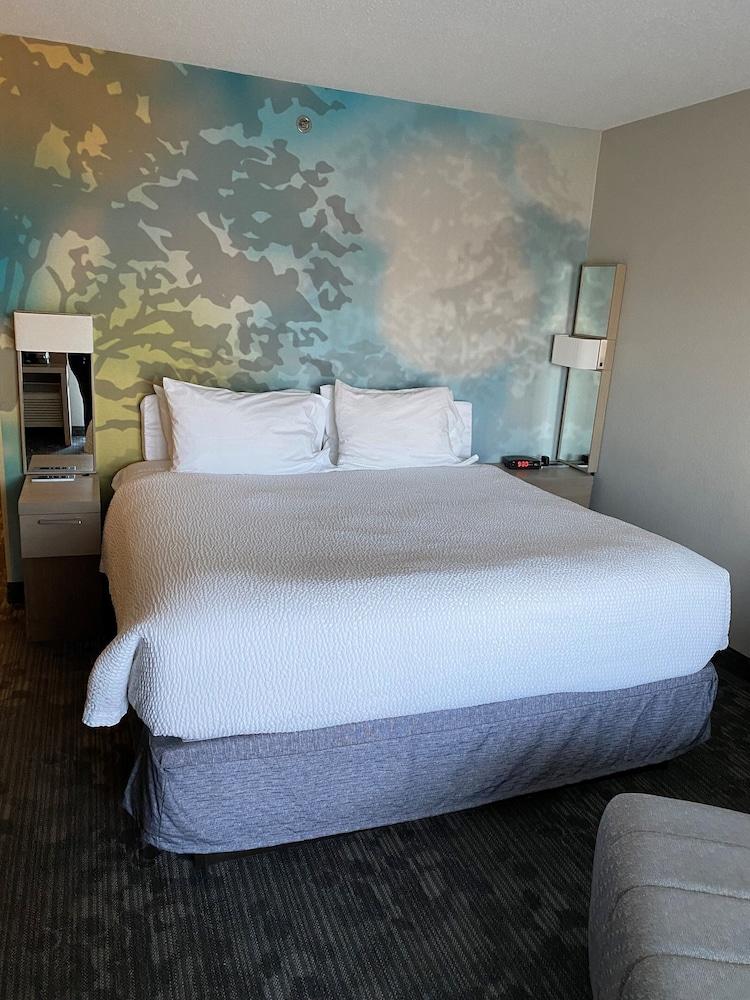 Courtyard by Marriott Raynham photo 17