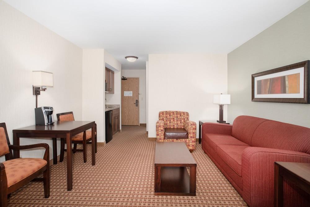 Holiday Inn Express & Suites Gillette by IHG photo 9
