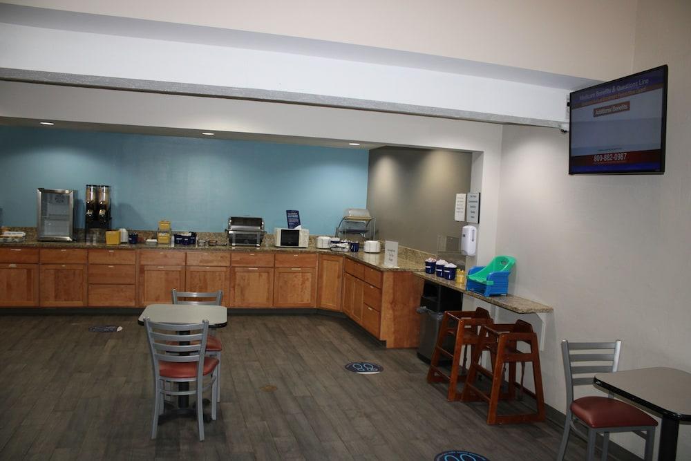 Days Inn by Wyndham Hays photo 47