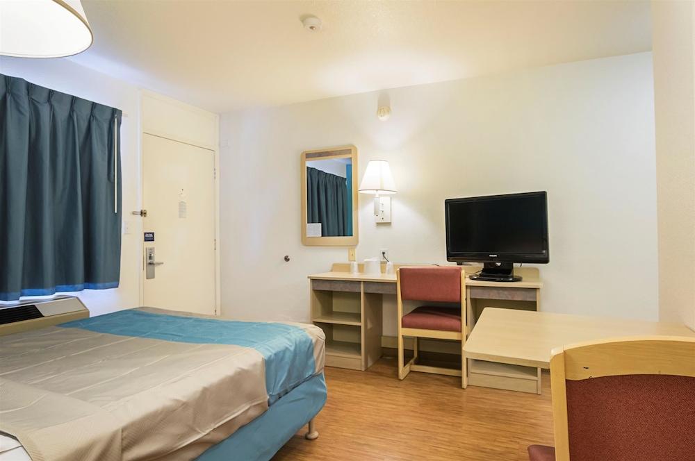 Motel 6 Rochester, MN photo 13