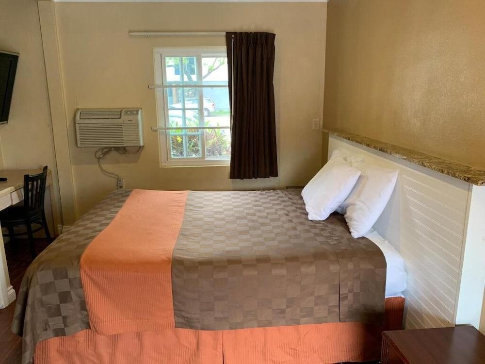 Sunlight Motel photo 10