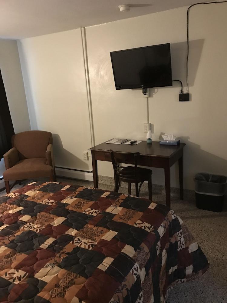 The Evergreen Motel photo 18
