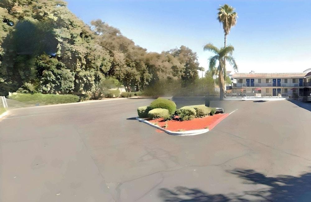 Motel 6 Modesto CA photo 9