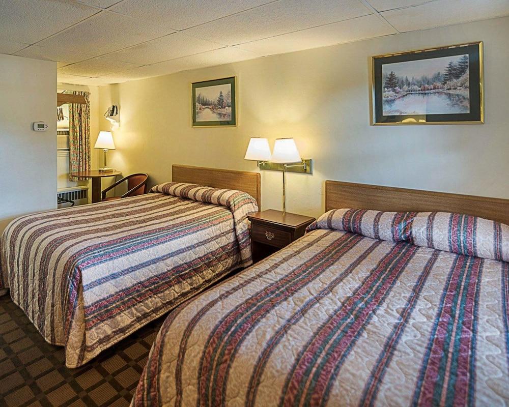 Econo Lodge photo 22