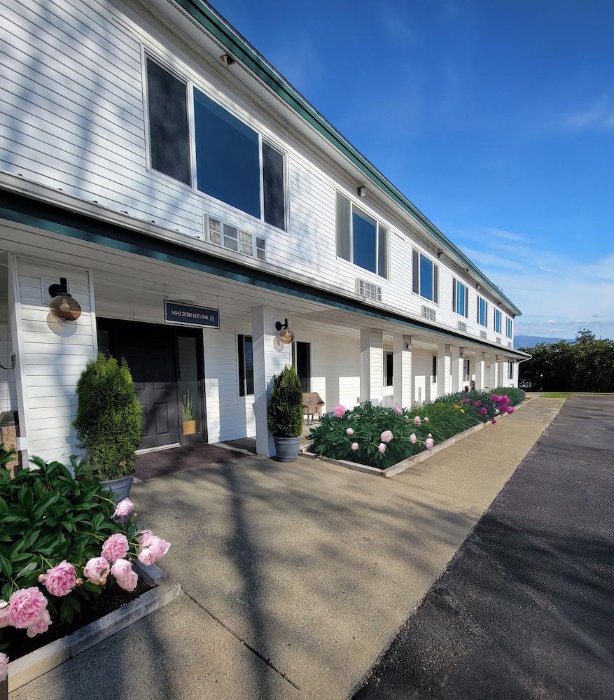 South Side Inn - Burlington photo 1
