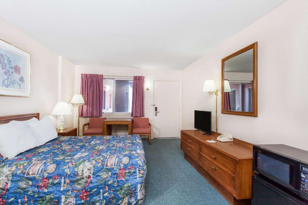 Days Inn by Wyndham Burns photo 7